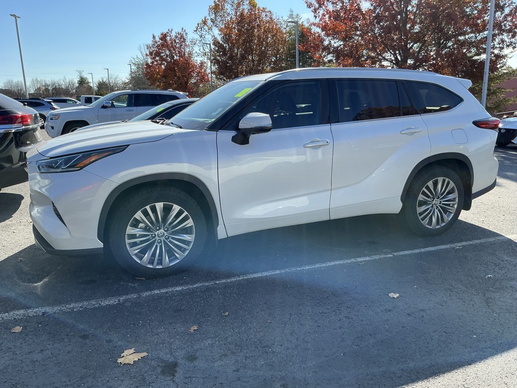 2021 Toyota Highlander Platinum photo 2