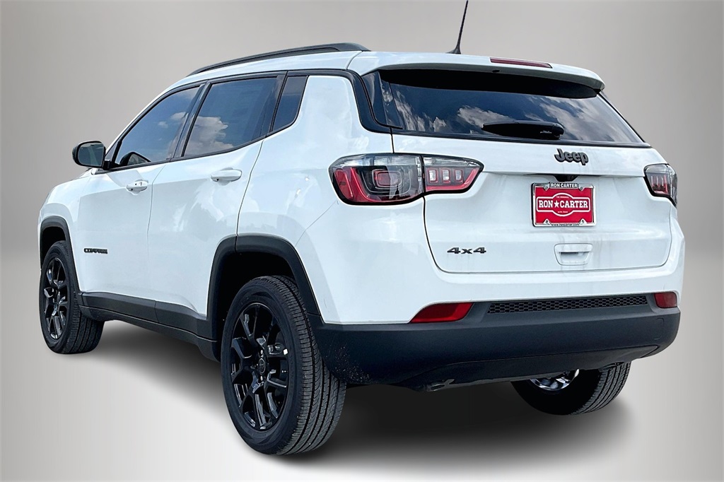2026 Jeep Compass Latitude Altitude photo 3