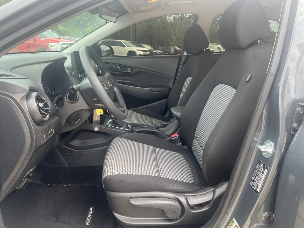 2023 Hyundai Kona SE photo 3