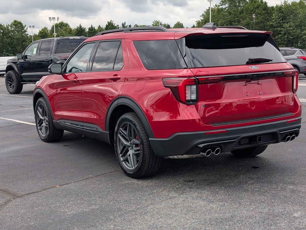 2025 Ford Explorer ST photo 4