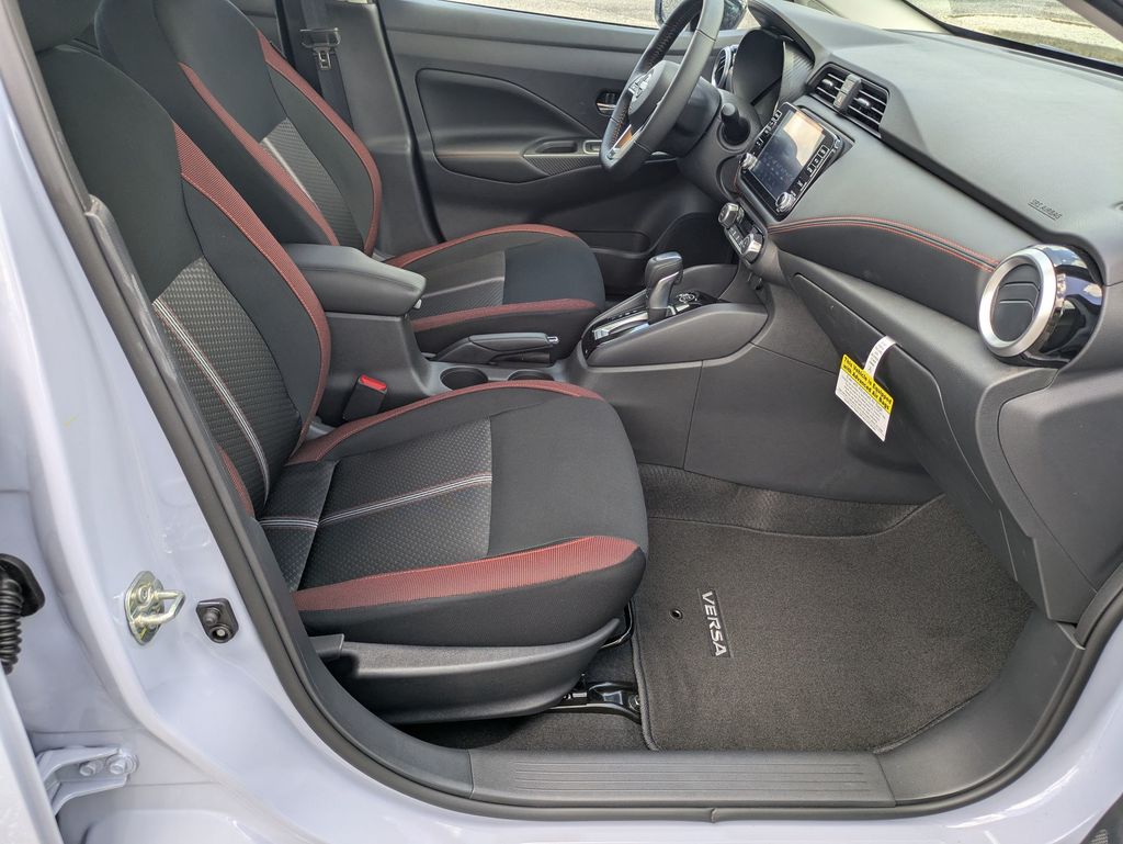 2025 Nissan Versa 1.6 SR photo 26