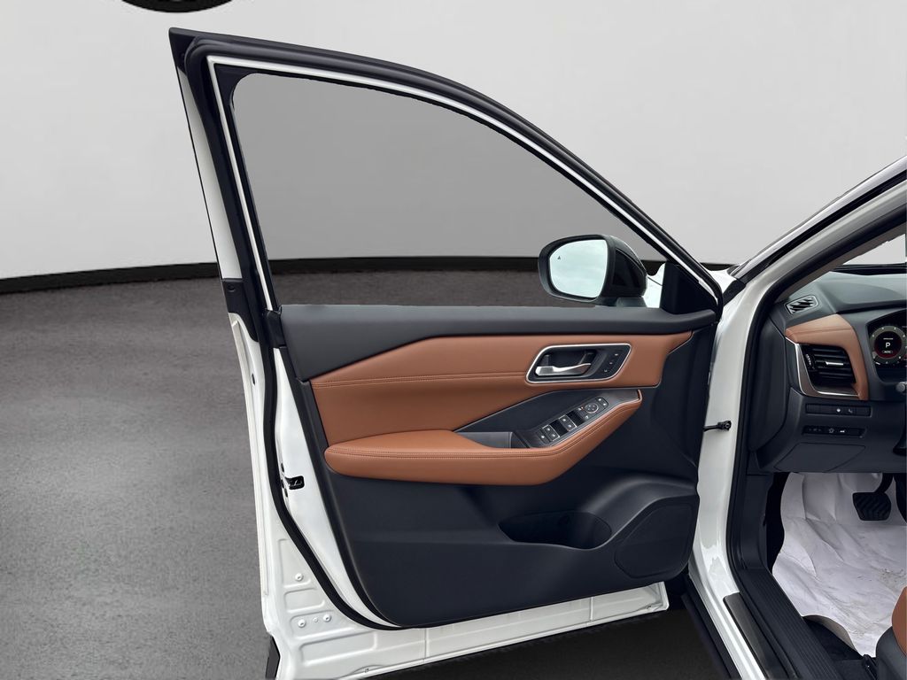 2026 Nissan Rogue Platinum photo 12