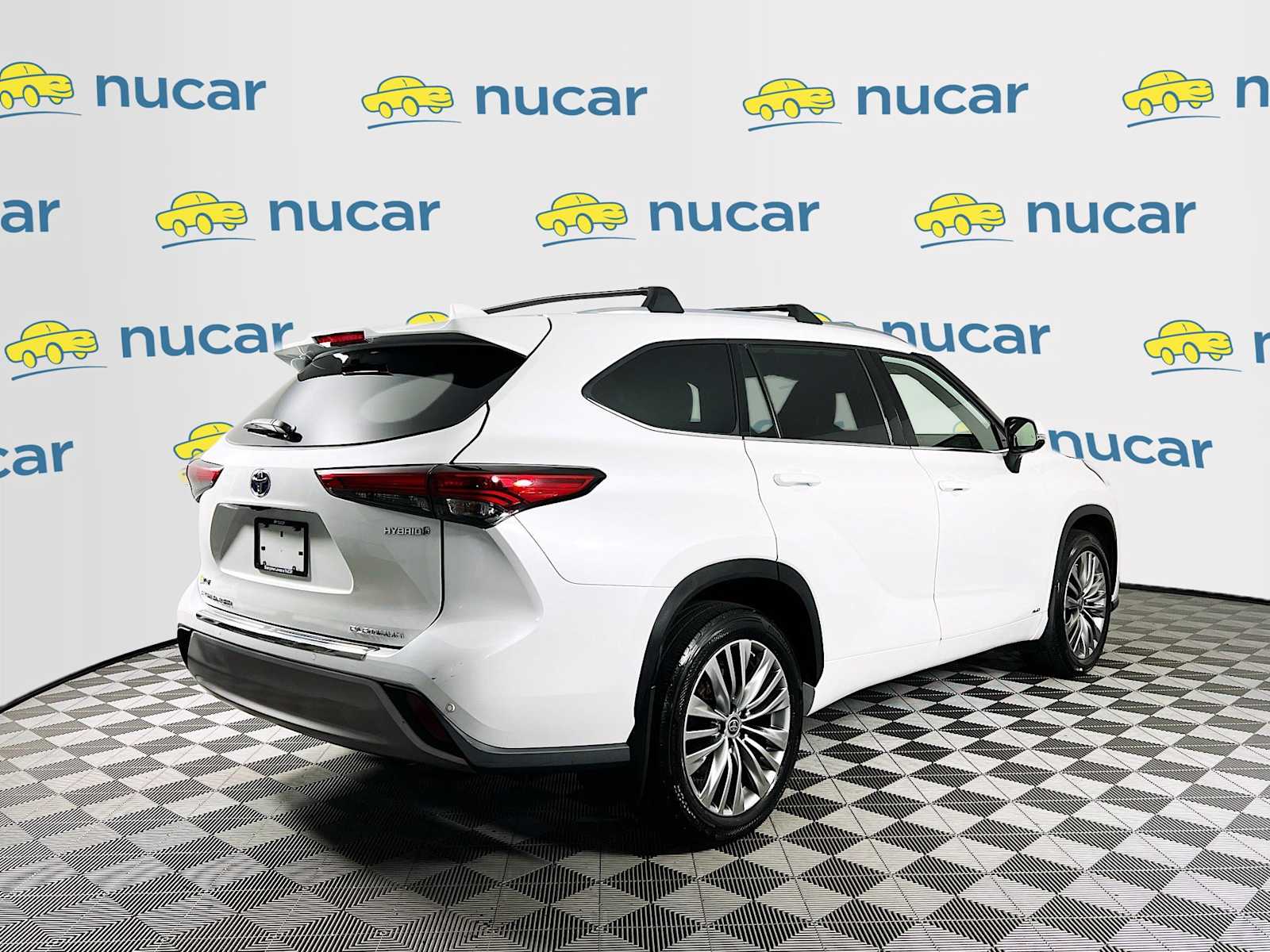 2022 Toyota Highlander Hybrid Platinum photo 2