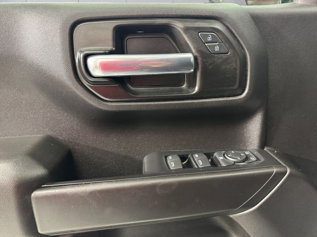 2020 Chevrolet Silverado 1500 Custom photo 11
