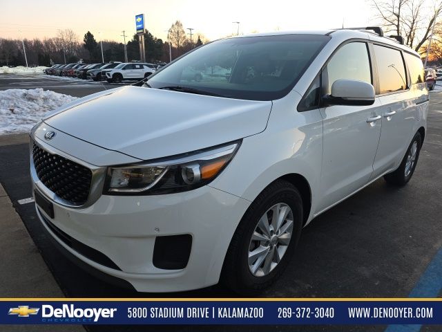 2018 Kia Sedona LX's photo