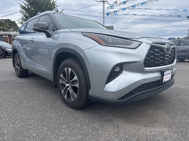 2021 Toyota Highlander XLE photo 3