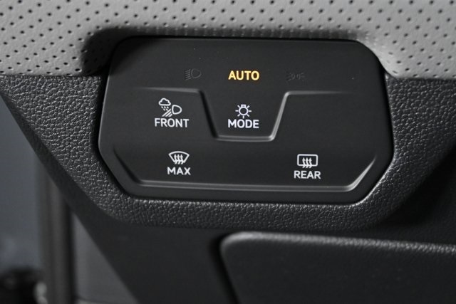 2025 Volkswagen Atlas Peak Edition SE photo 13