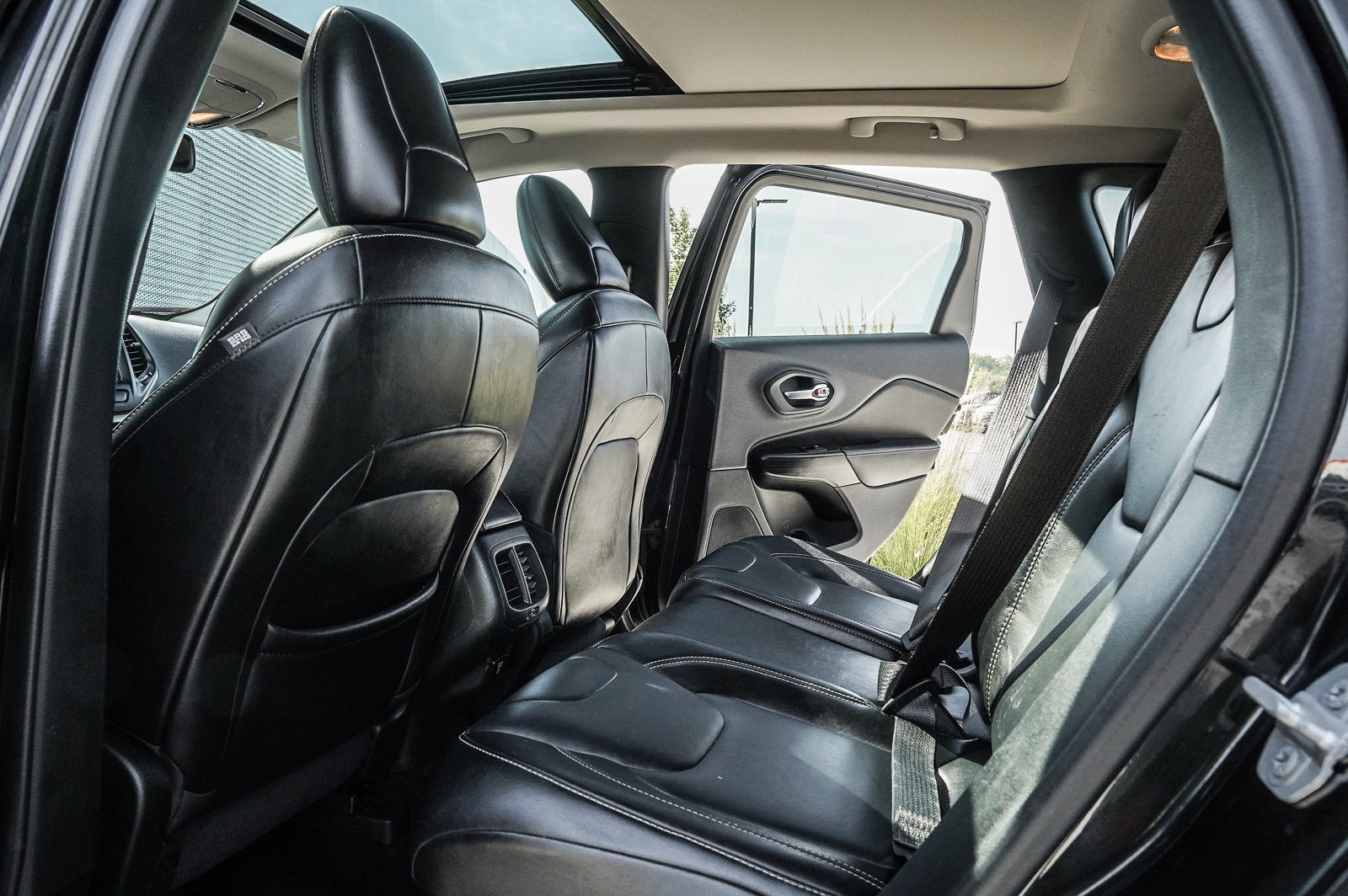 2015 Jeep Cherokee Limited photo 16