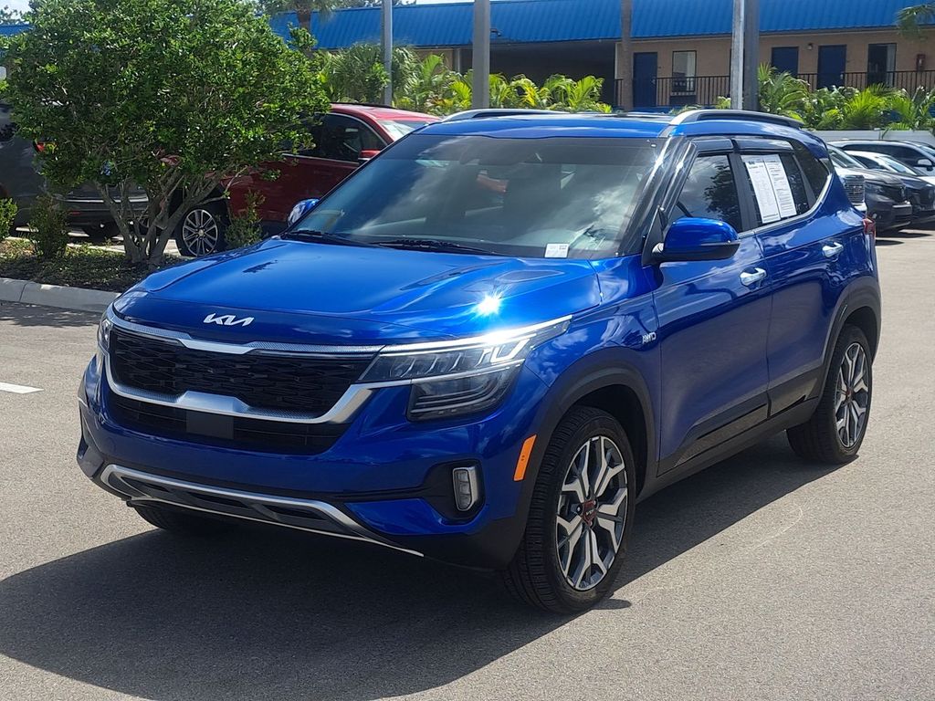2023 Kia Seltos SX's photo