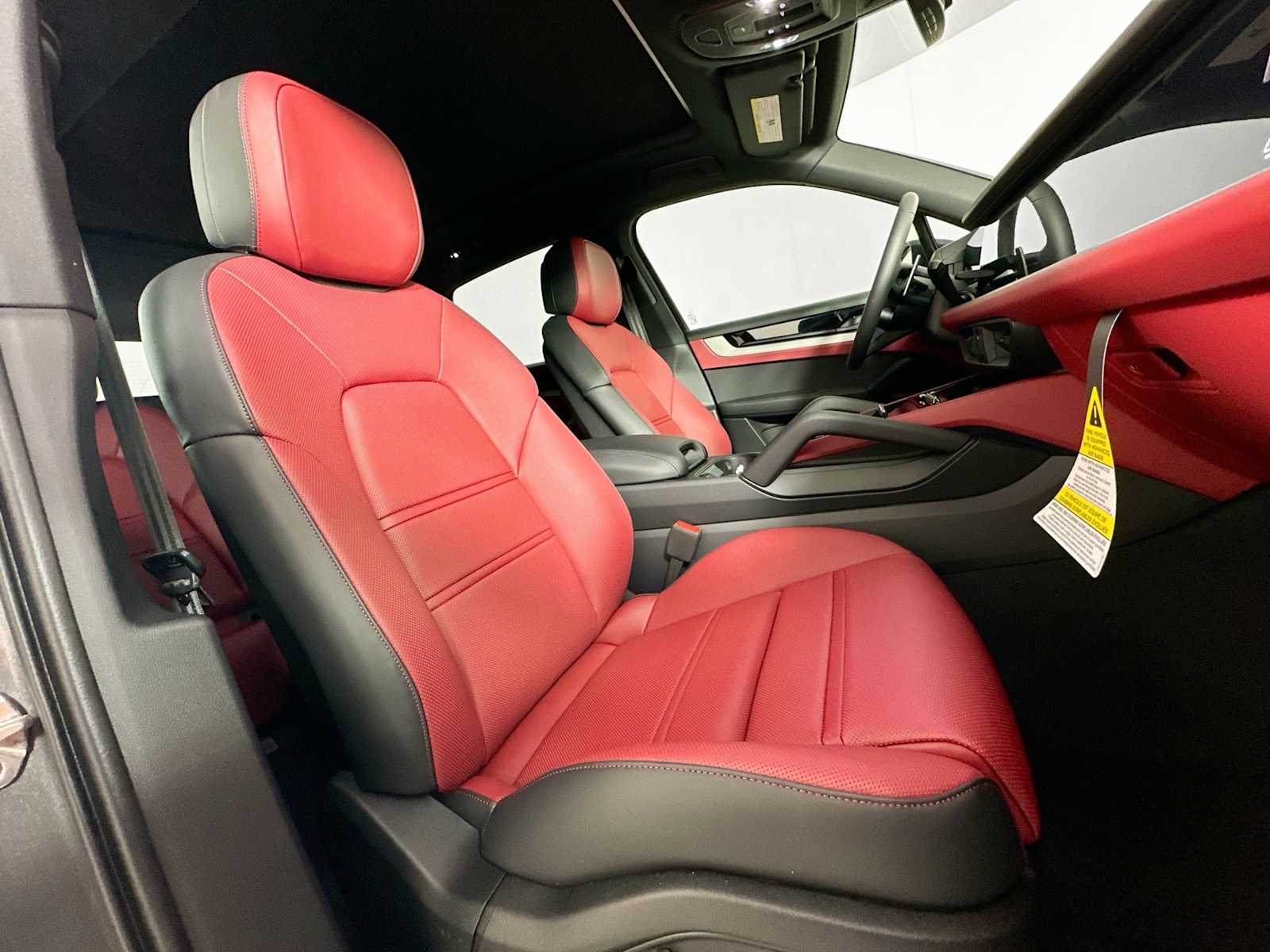 2025 Porsche Cayenne S photo 26