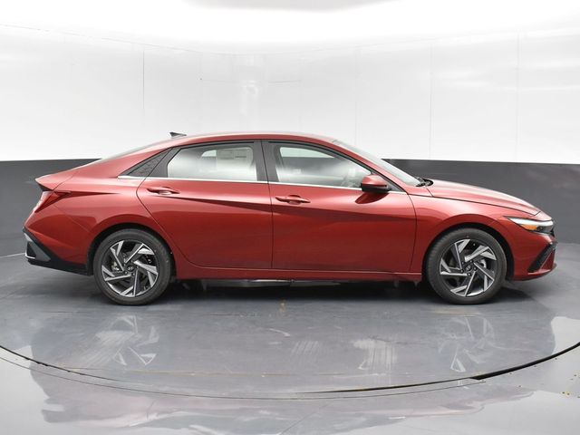 2024 Hyundai Elantra SEL Convenience photo 9