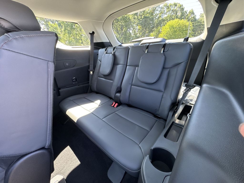 2025 Ford Explorer photo 24