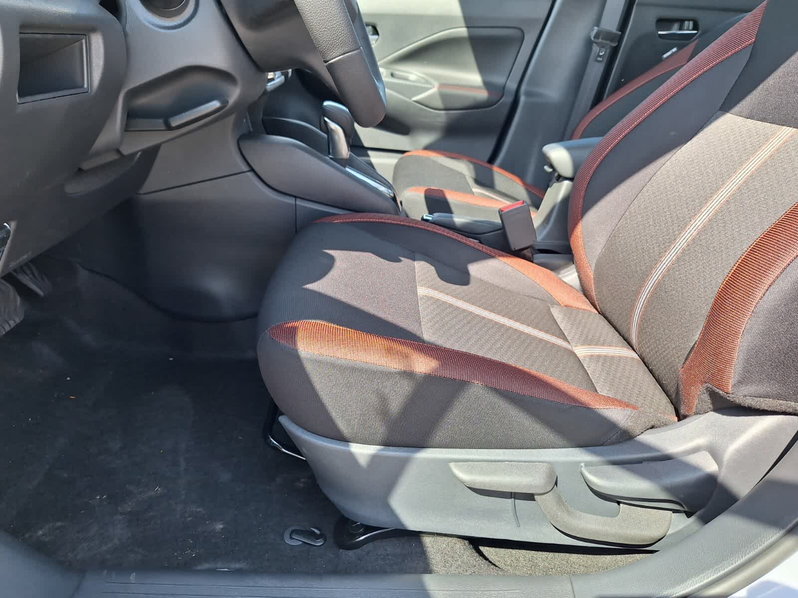2025 Nissan Versa SR photo 10