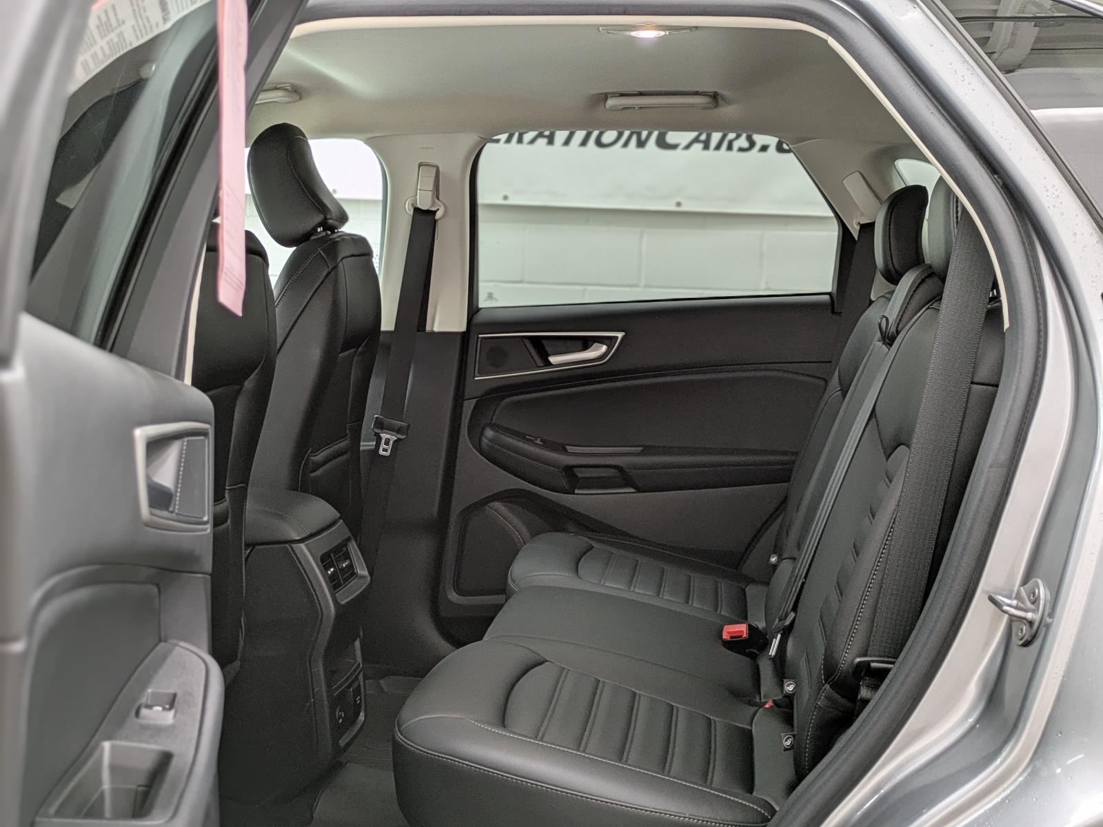 2021 Ford Edge SEL photo 24