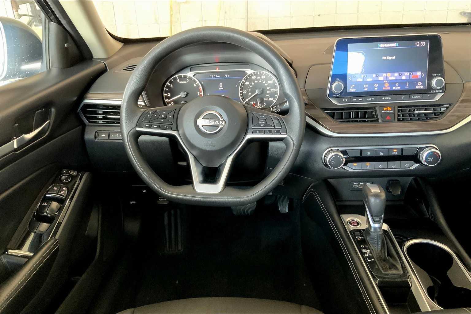 2023 Nissan Altima 2.5 SV photo 5
