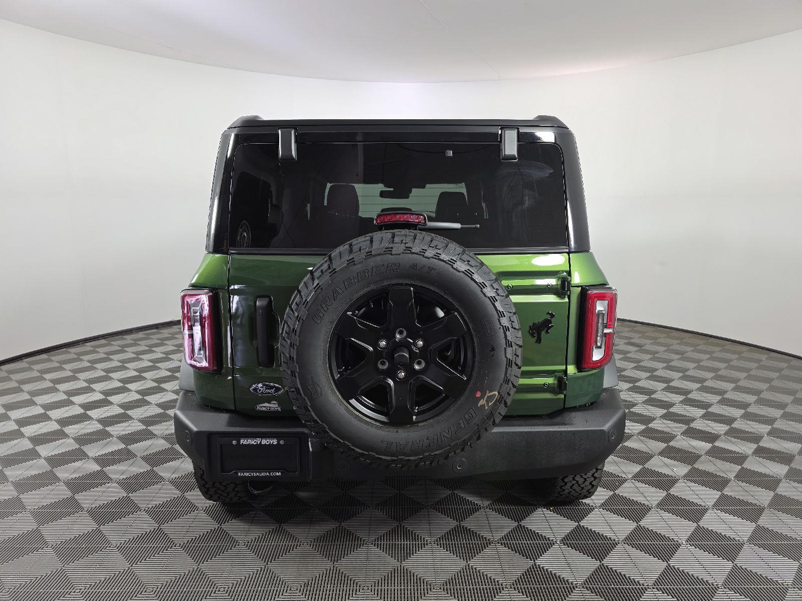 2025 Ford Bronco Outer Banks photo 4