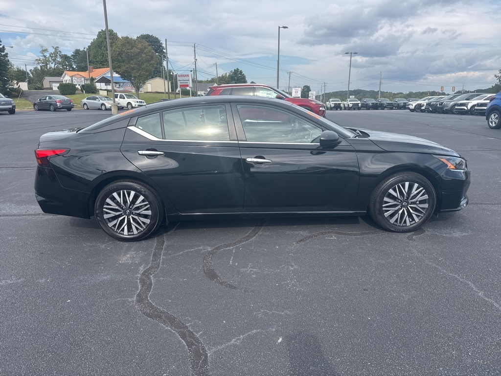 2024 Nissan Altima 2.5 SV photo 3