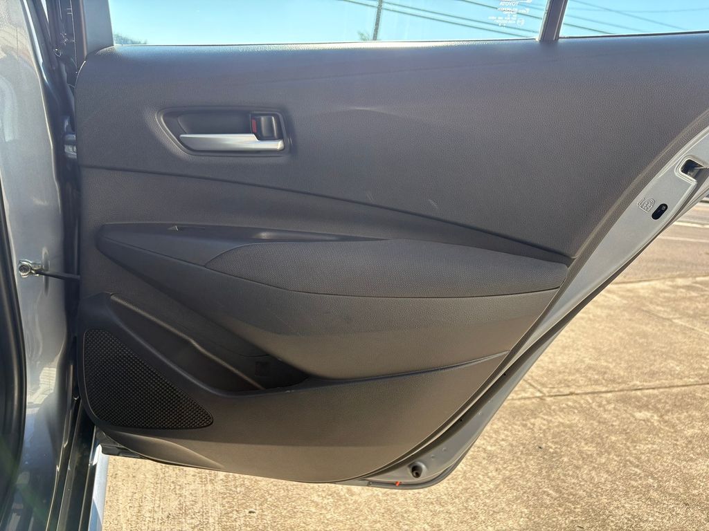 2021 Toyota Corolla LE photo 27