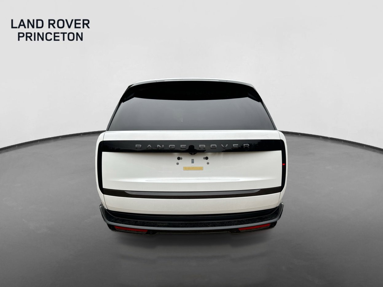 2025 Land Rover Range Rover SE photo 6