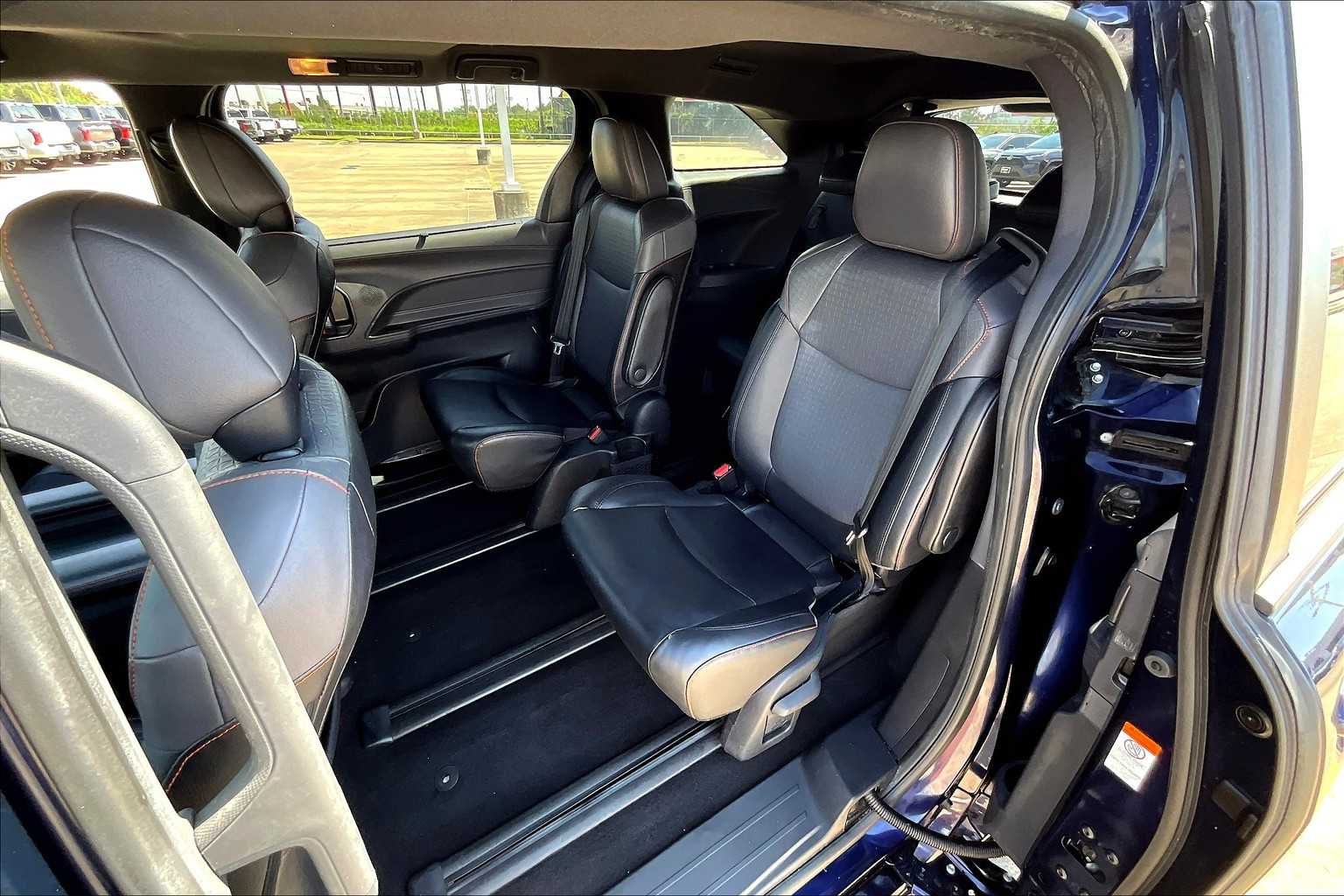 2021 Toyota Sienna XSE photo 16