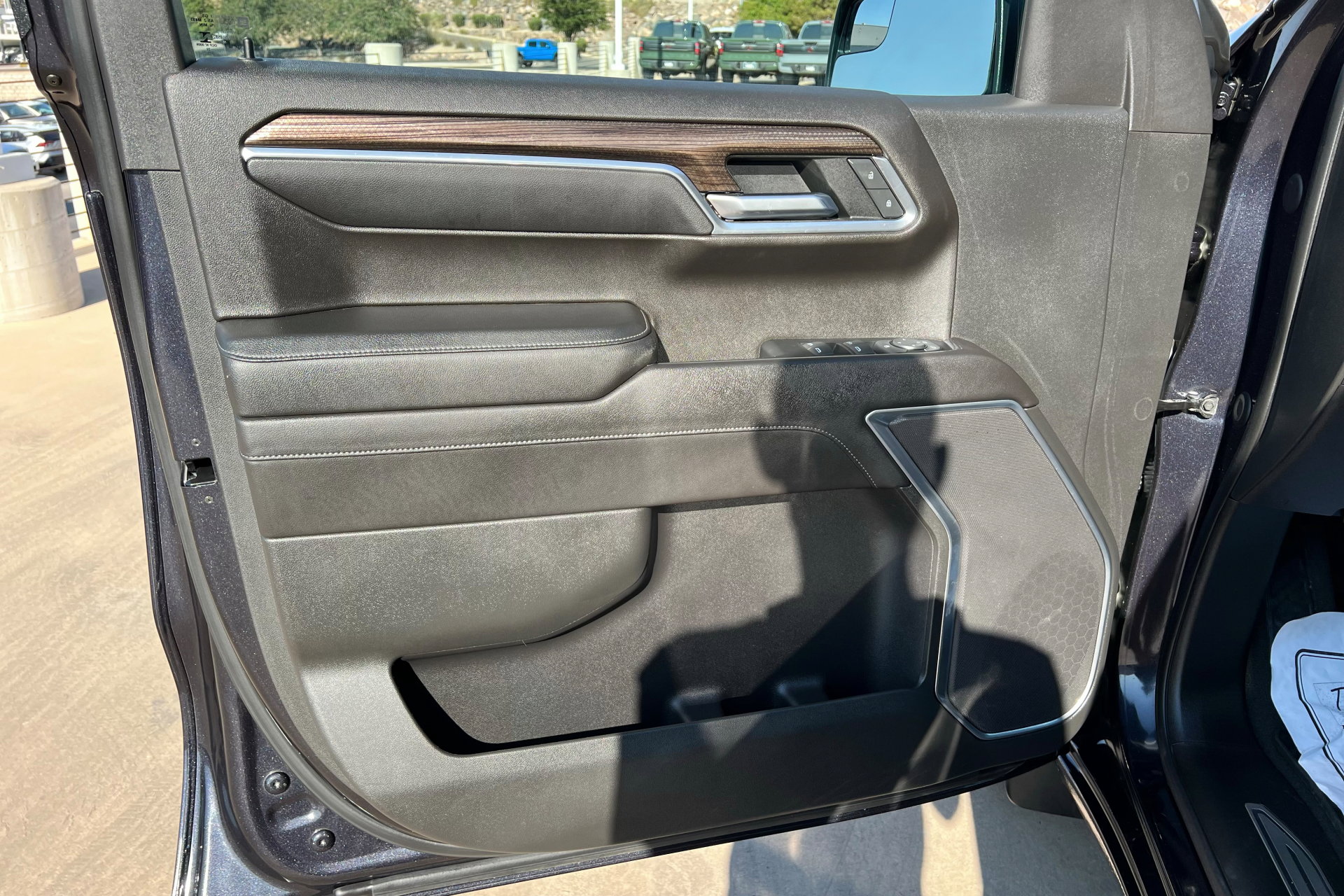 2022 Chevrolet Silverado 1500 LT photo 13