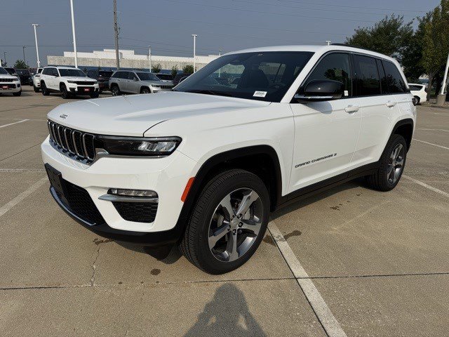 2025 Jeep Grand Cherokee Limited photo 2