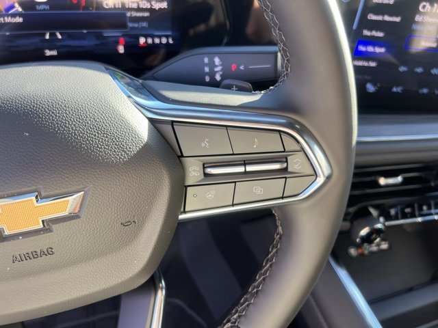 2026 Chevrolet Suburban LT photo 2