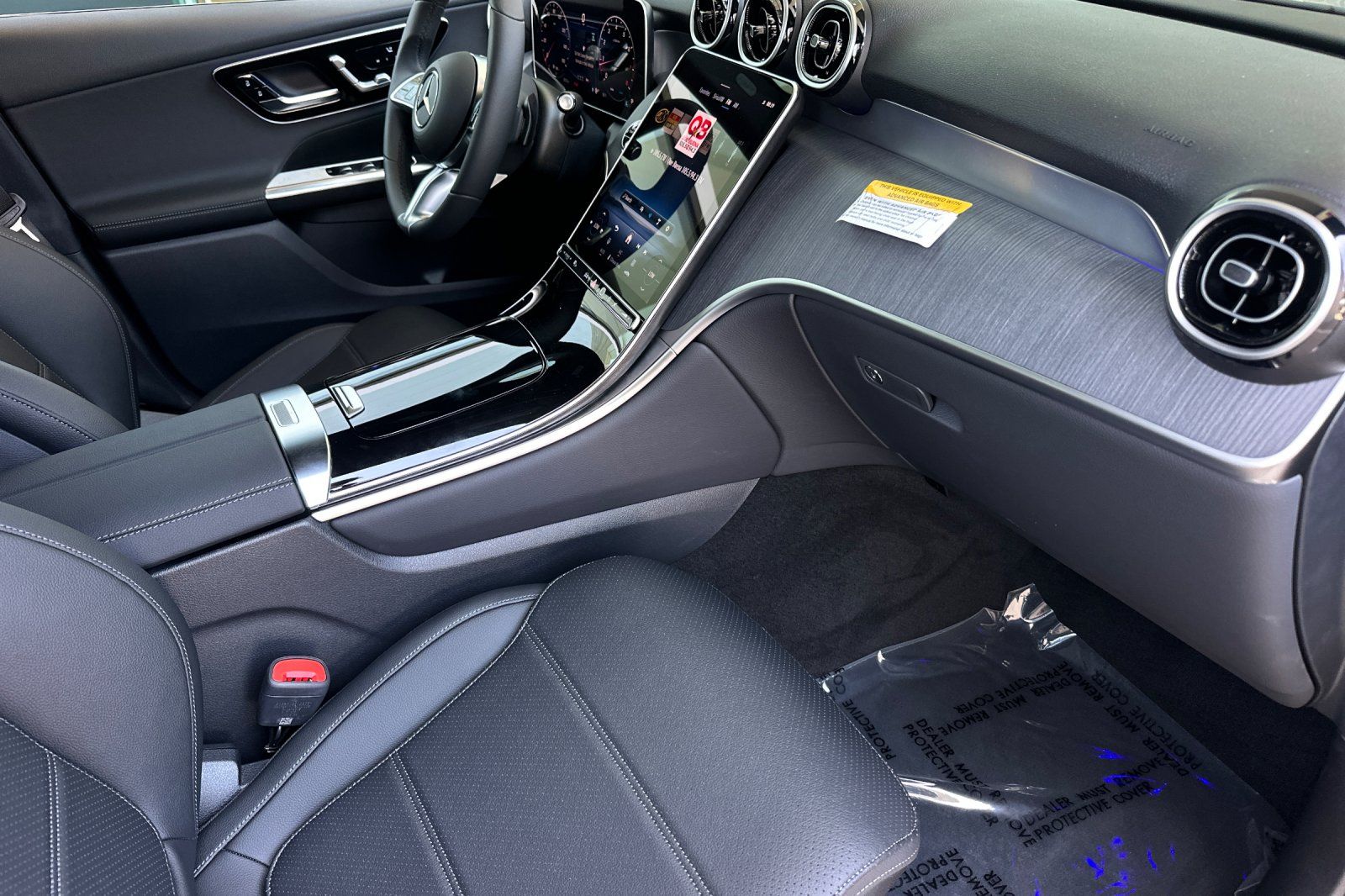2025 Mercedes Benz GLC 300 photo 12