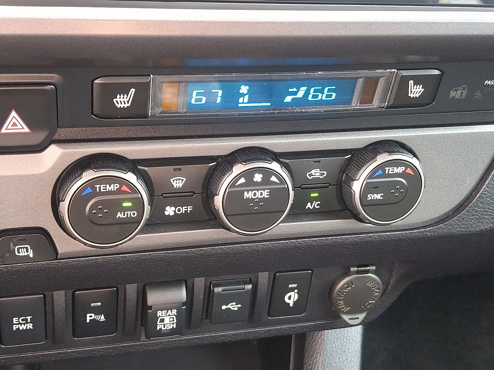2020 Toyota Tacoma TRD Sport photo 17