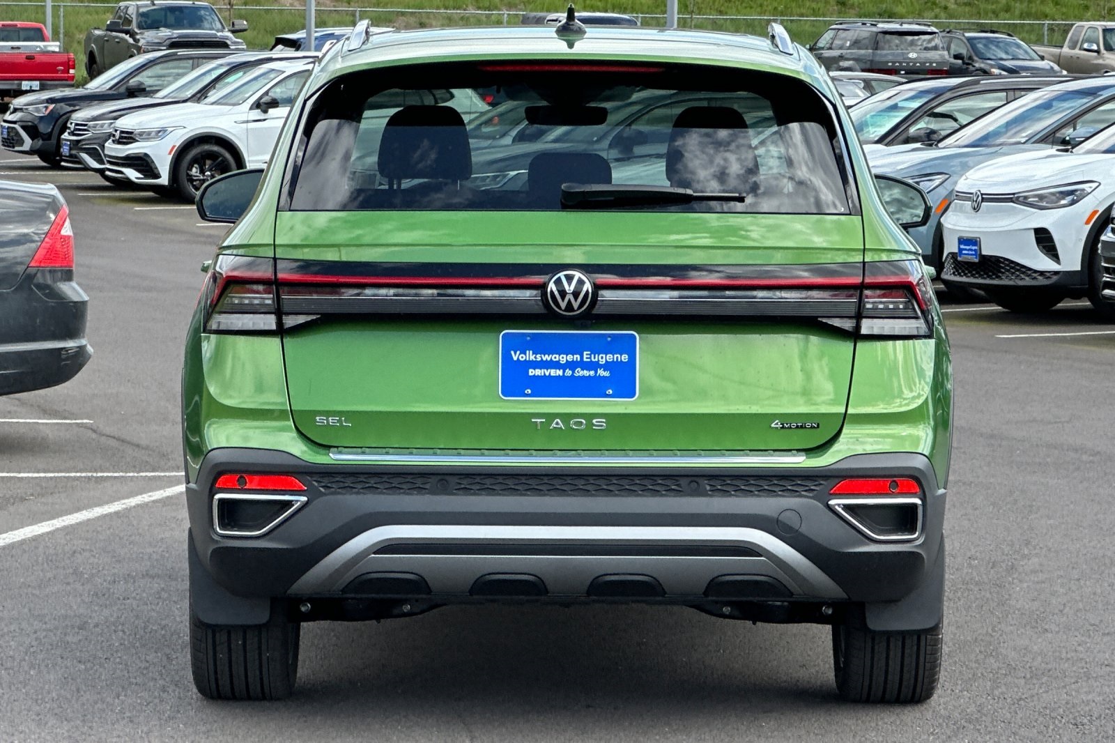 2025 Volkswagen Taos SEL photo 4