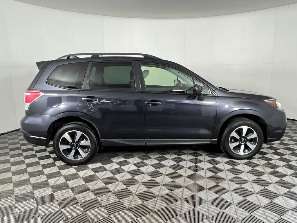 2018 Subaru Forester 2.5i Premium photo 2