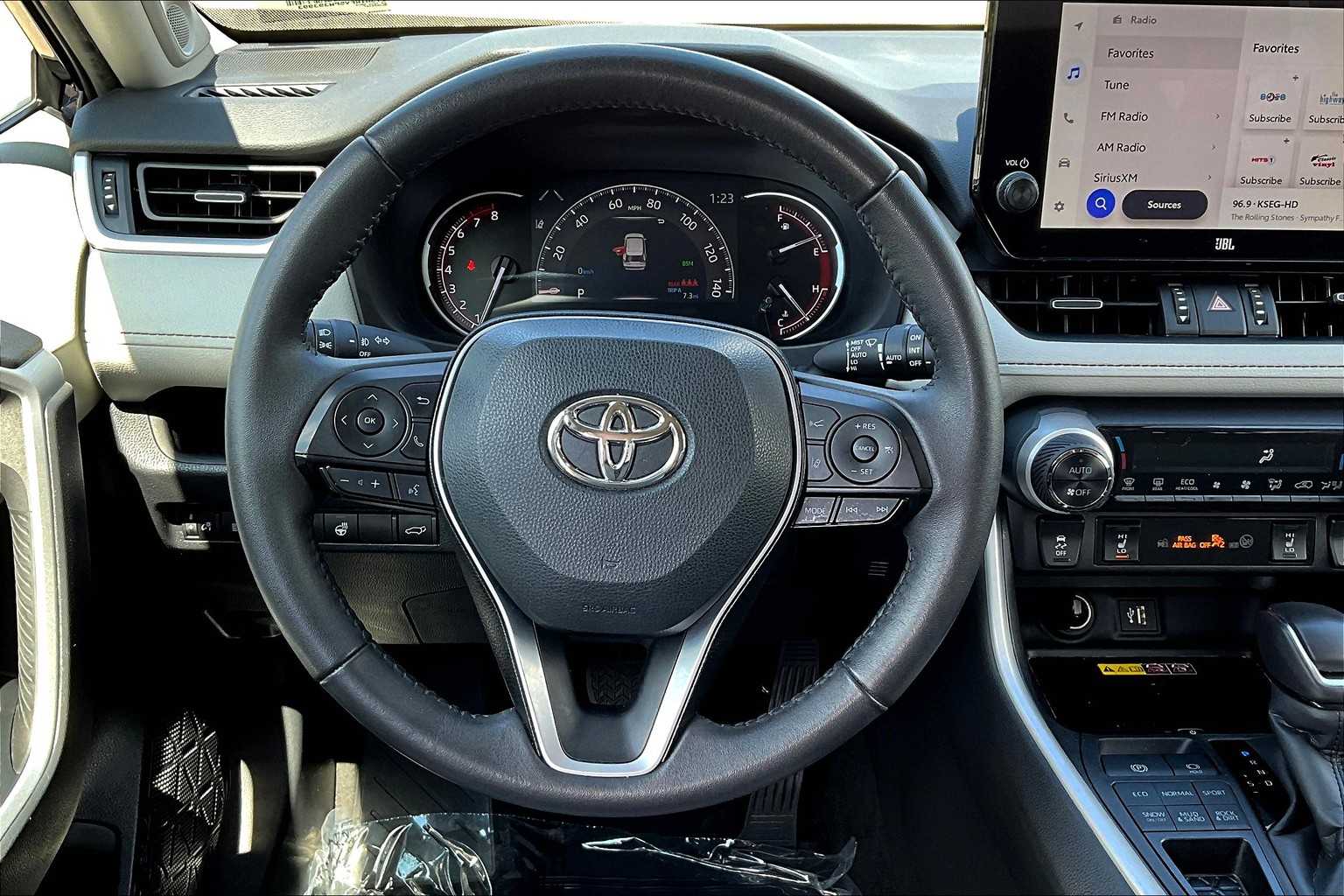 2023 Toyota RAV4 XLE Premium photo 2
