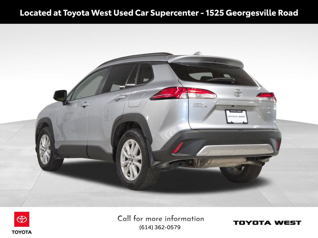 2022 Toyota Corolla Cross LE photo 7