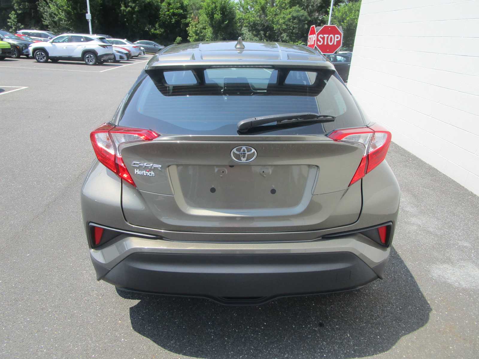 2021 Toyota C-HR LE photo 5