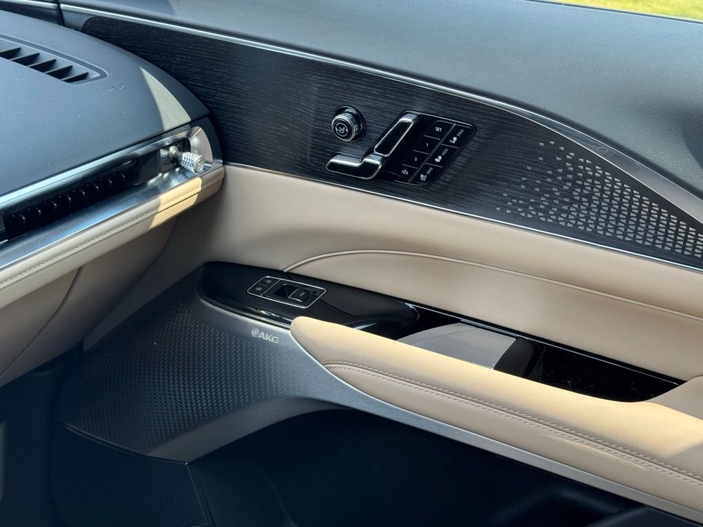 2025 Cadillac Lyriq Luxury photo 32