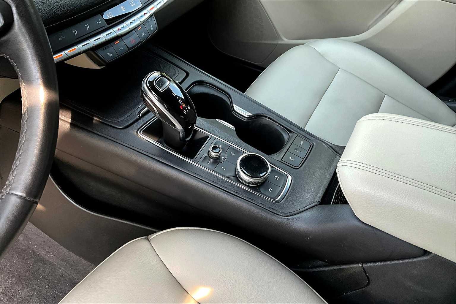2022 Cadillac XT4 Luxury photo 13