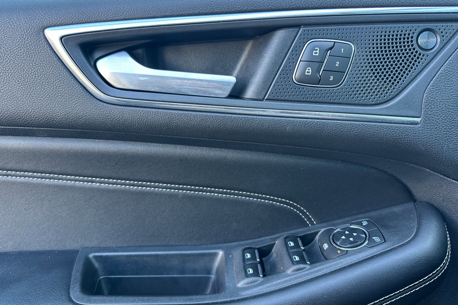 2022 Ford Edge Titanium photo 10