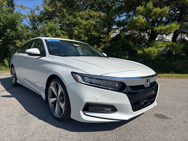 2018 Honda Accord Touring photo 3