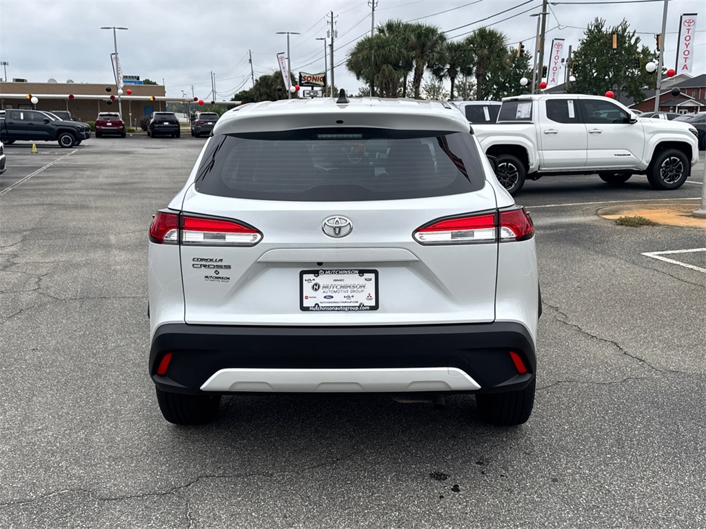 2022 Toyota Corolla Cross L photo 3