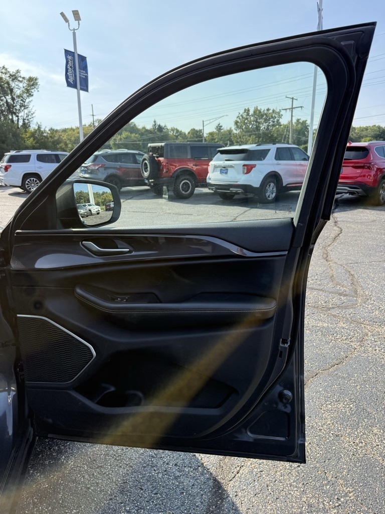 2021 Jeep Grand Cherokee Laredo photo 18