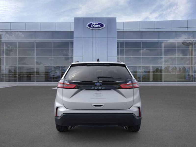 2024 Ford Edge SE photo 5