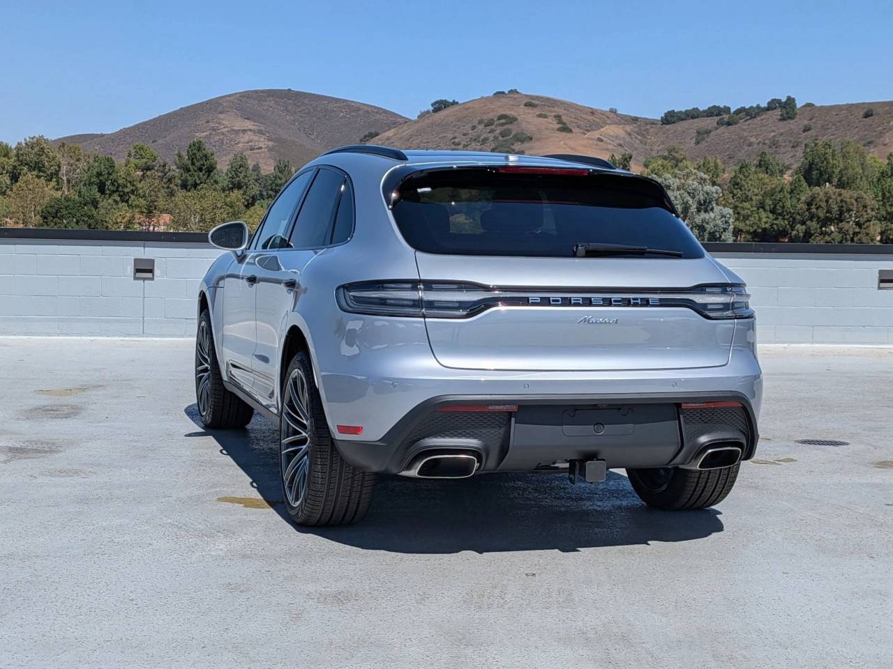 2025 Porsche Macan T photo 2