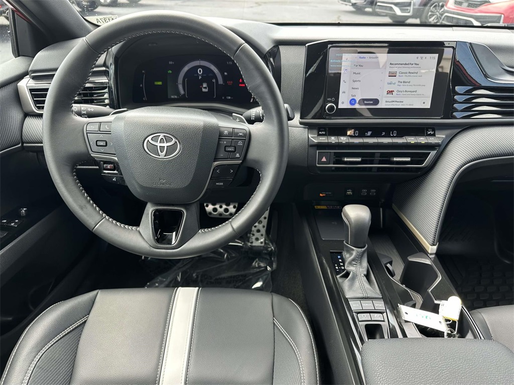 2025 Toyota Camry SE photo 10