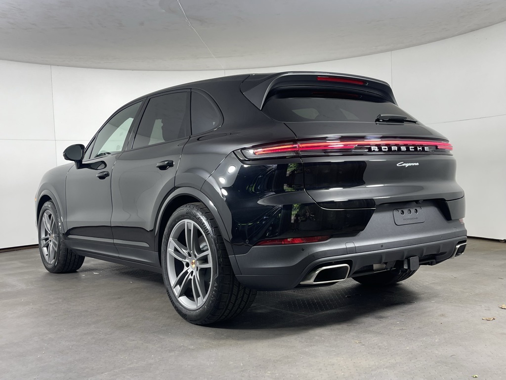 2025 Porsche Cayenne photo 3