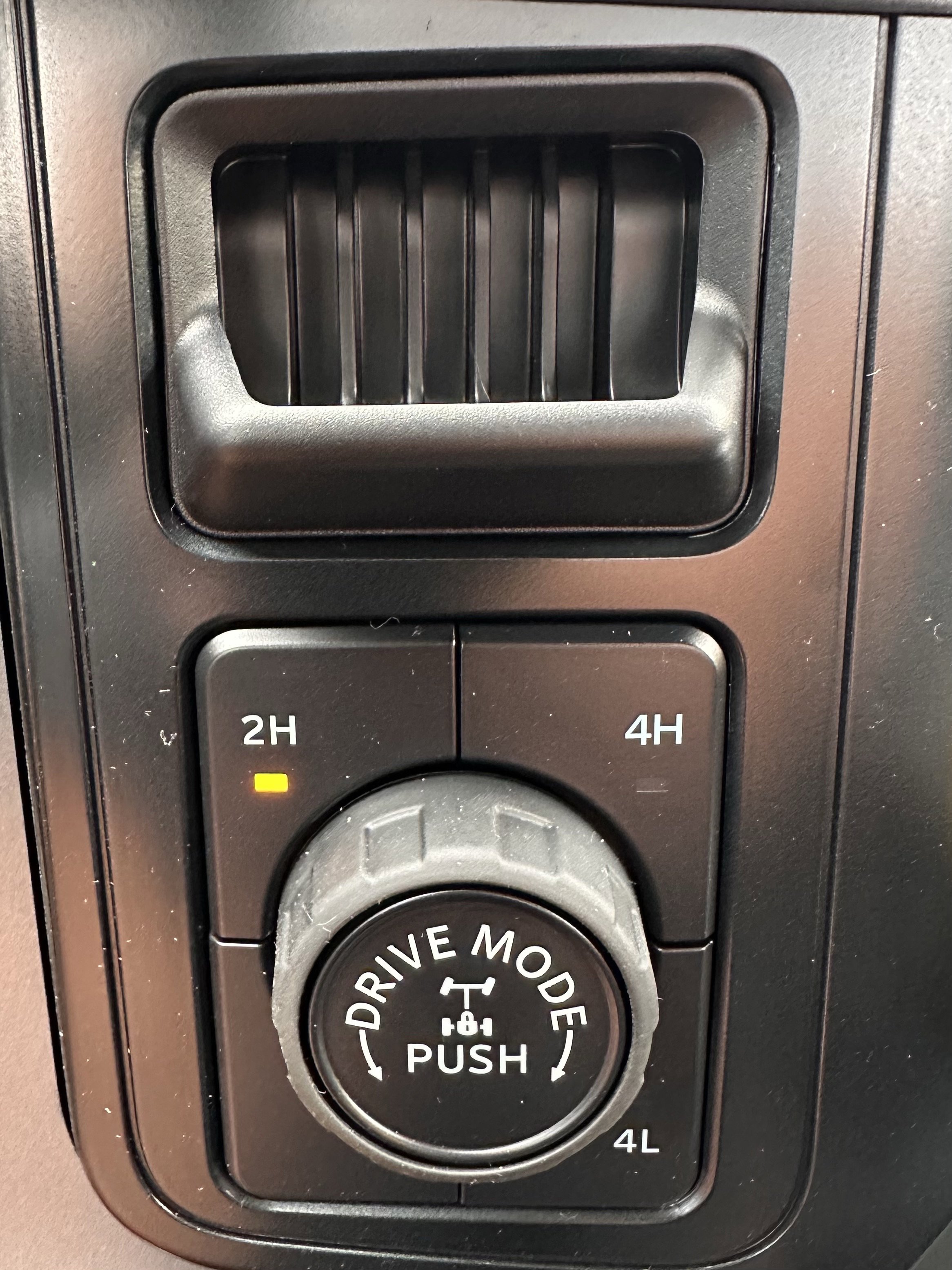 2025 Ford F-150 XLT photo 4