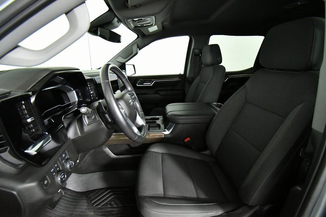 2023 Chevrolet Silverado 1500 RST photo 2