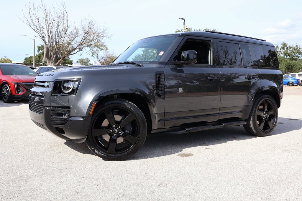 2024 Land Rover Defender X-Dynamic SE's photo