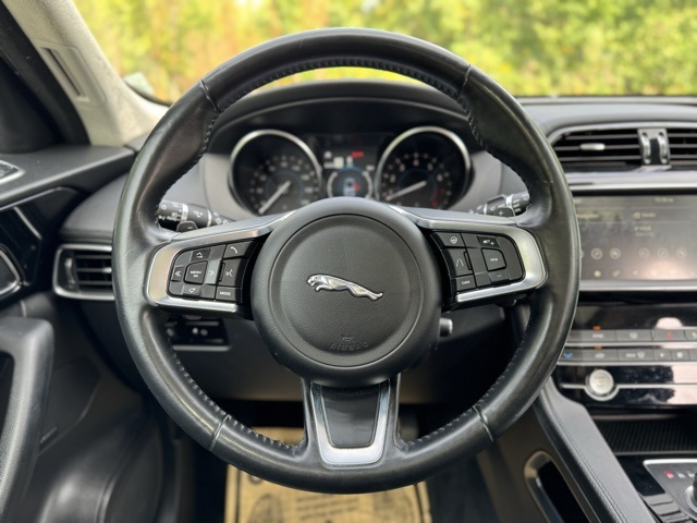 2020 Jaguar F-PACE Prestige photo 22