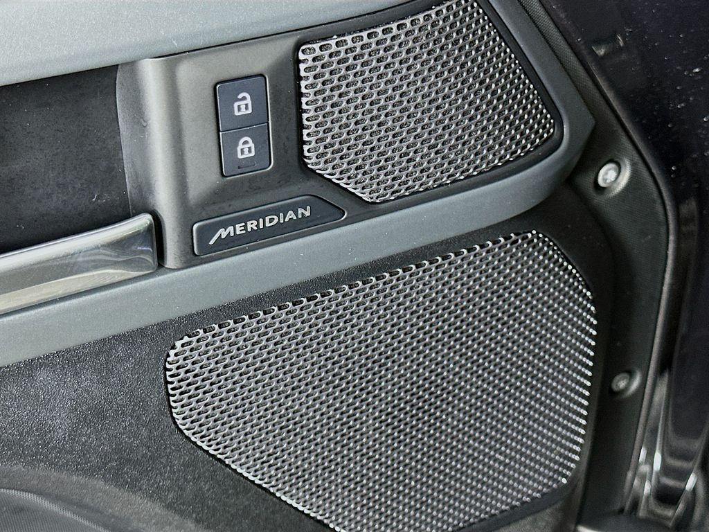 2024 Land Rover Defender 110 X-Dynamic SE photo 38