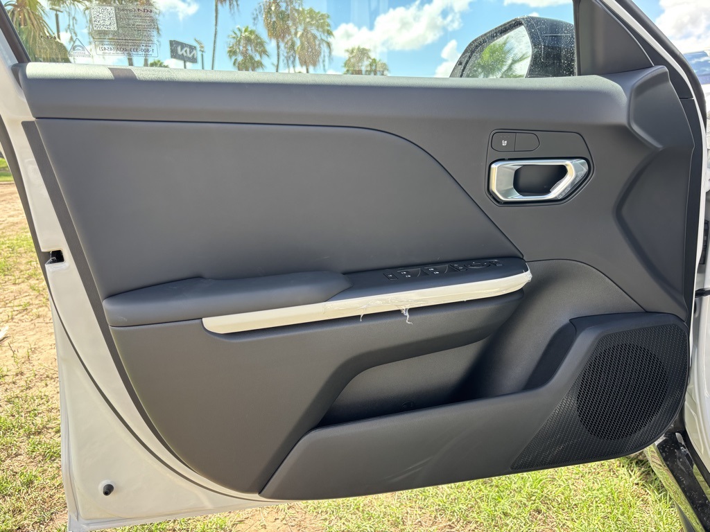 2025 Kia K4 GT-Line photo 11